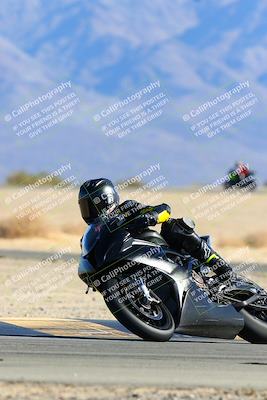 media/Jan-08-2022-SoCal Trackdays (Sat) [[1ec2777125]]/Turn 4 (1145am)/